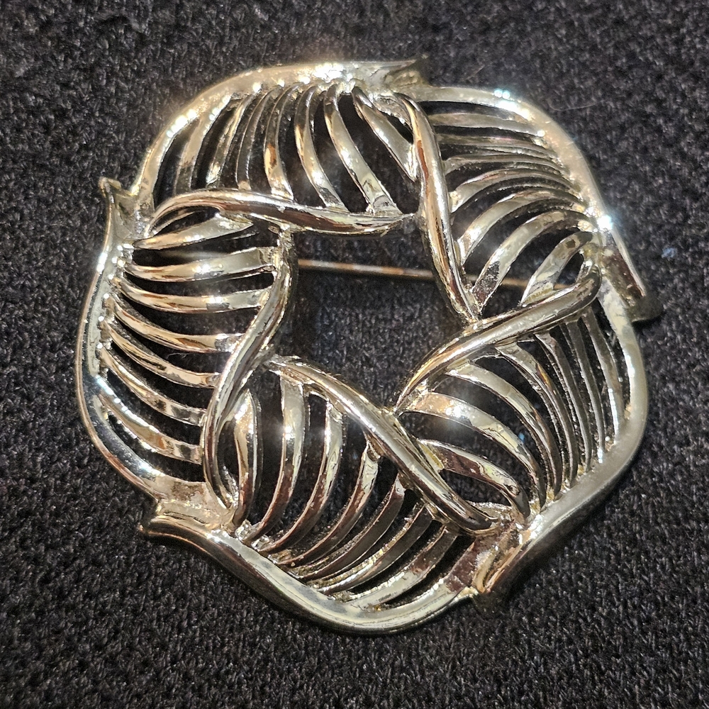 Vtg. Signed Lisner Silver Tone Open Air Shell Brooch-Pin